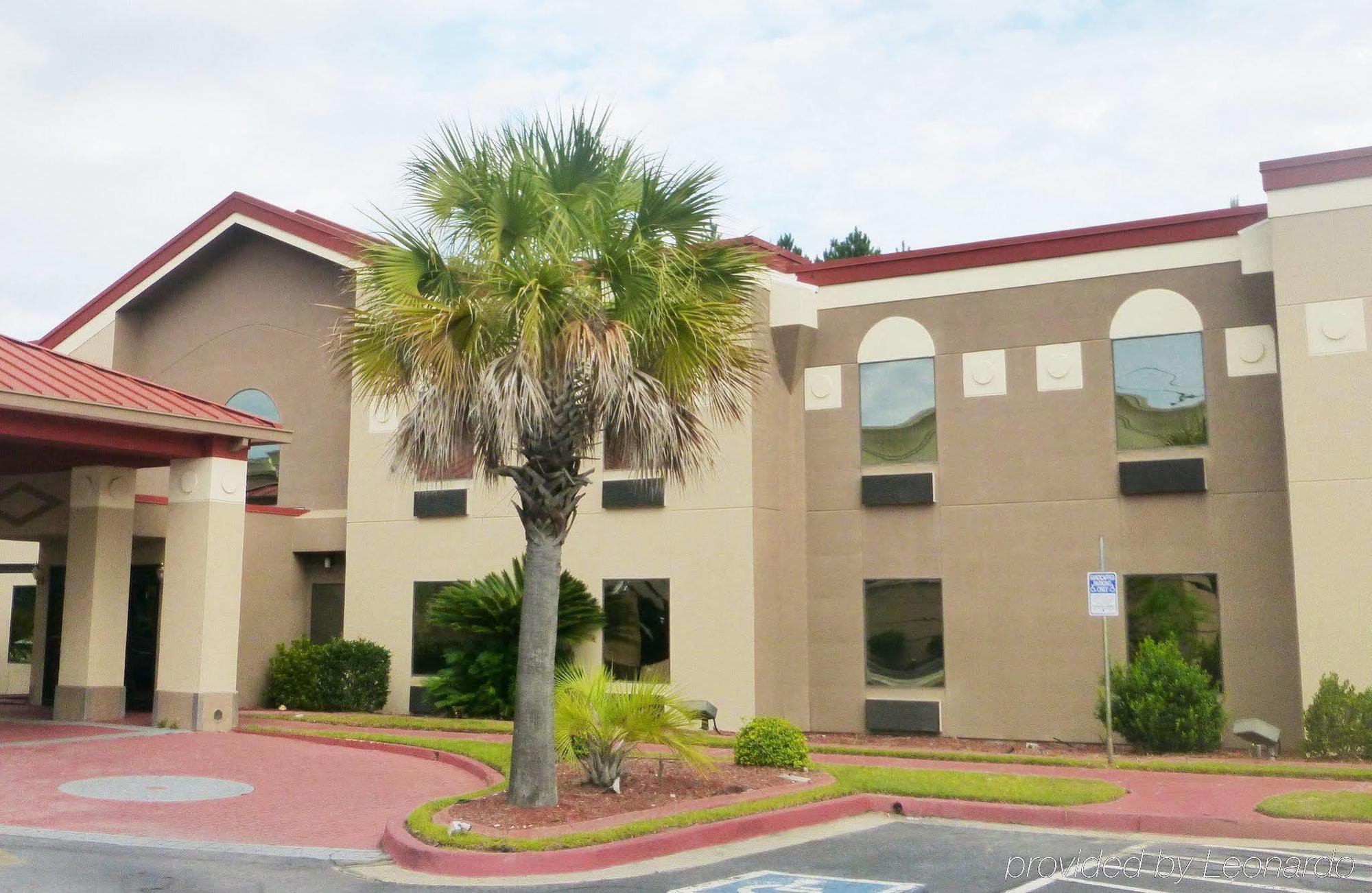 Hotel Clarion Pointe Near Stewart