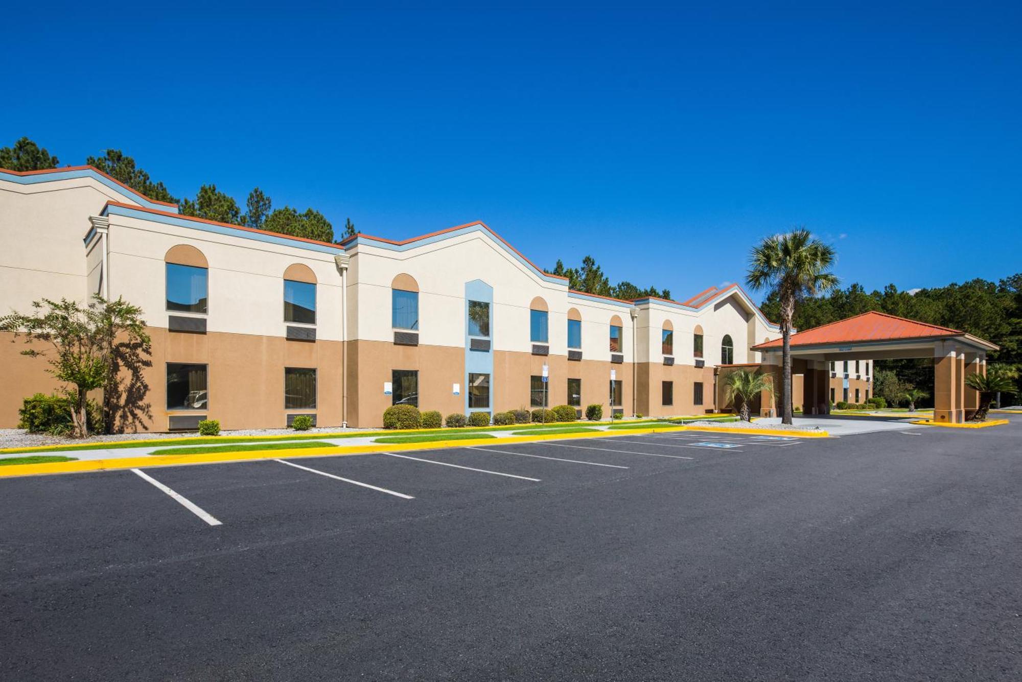 Clarion Pointe Near Stewart Hinesville