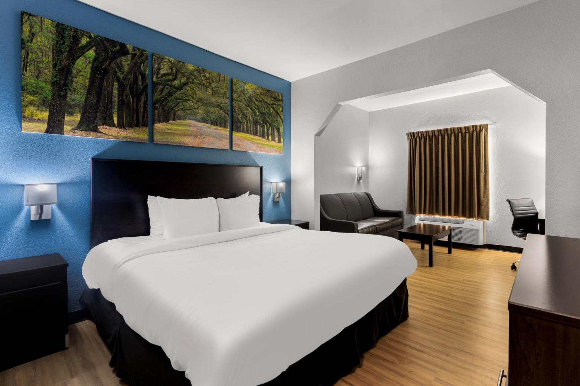 Hotel Clarion Pointe Near Stewart 2*