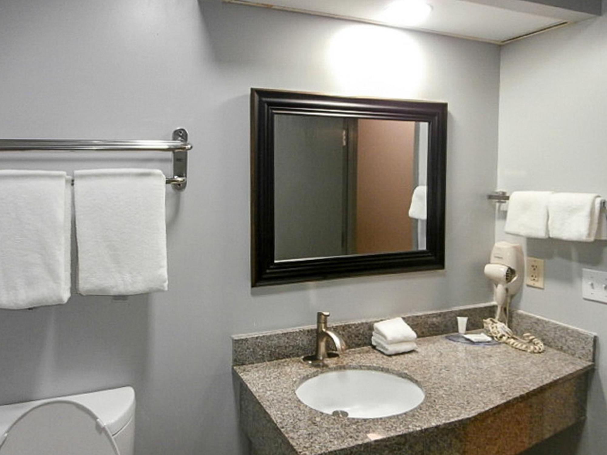 Hotel Clarion Pointe Near Stewart Hinesville