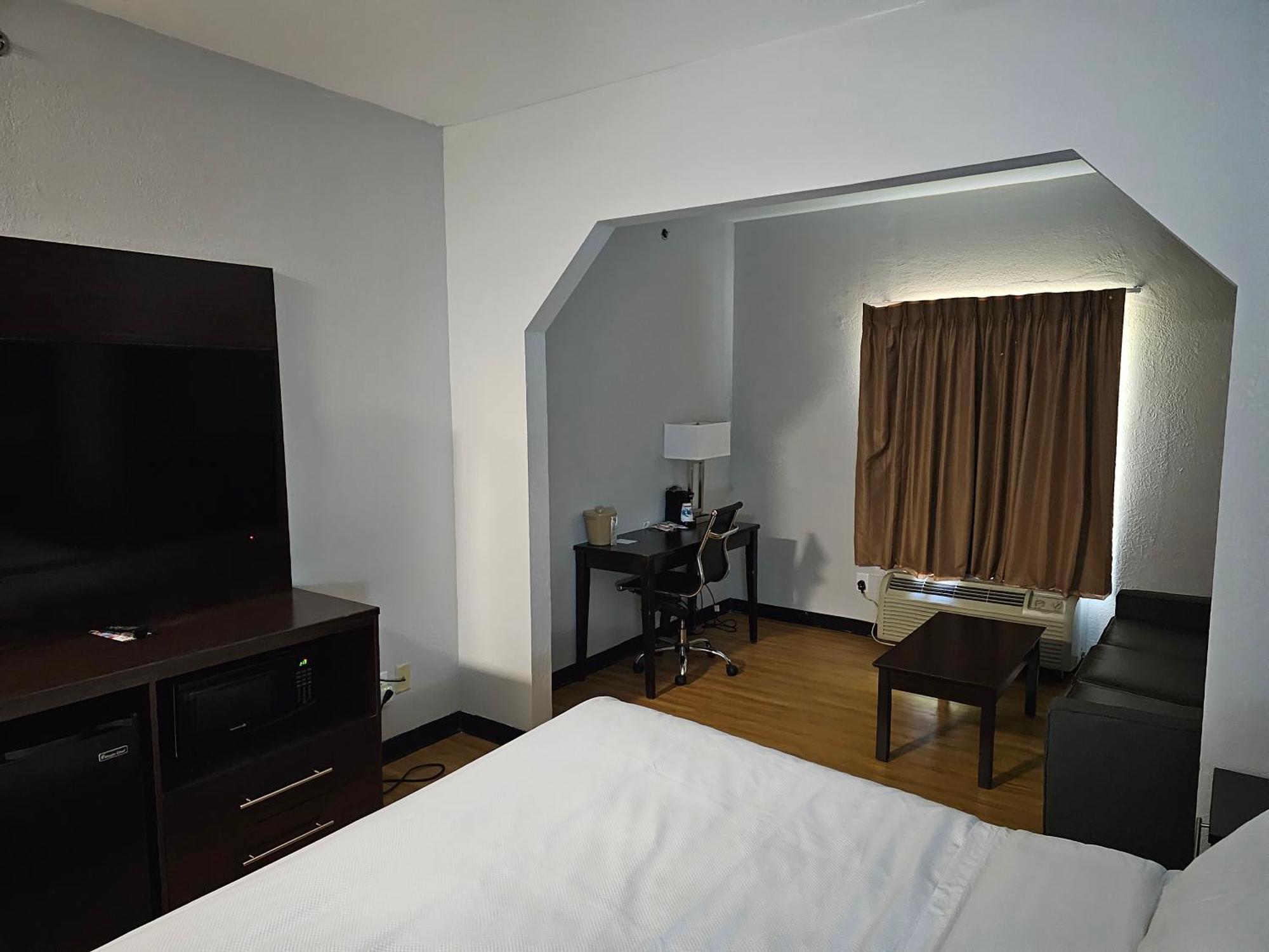 Hotel Clarion Pointe Near Stewart Hinesville