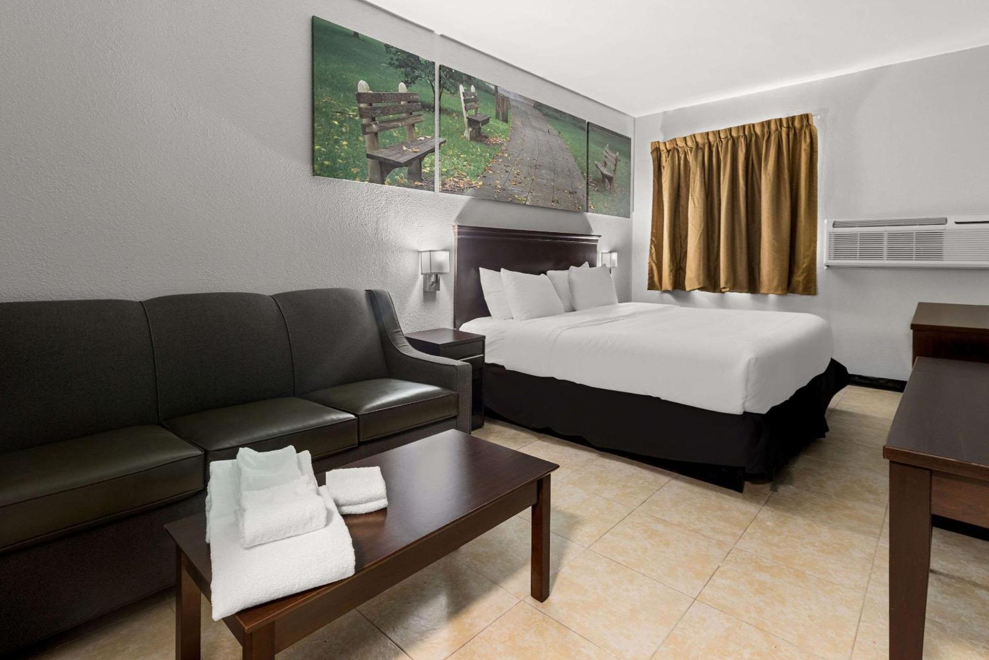 Hotel Clarion Pointe Near Stewart Hinesville