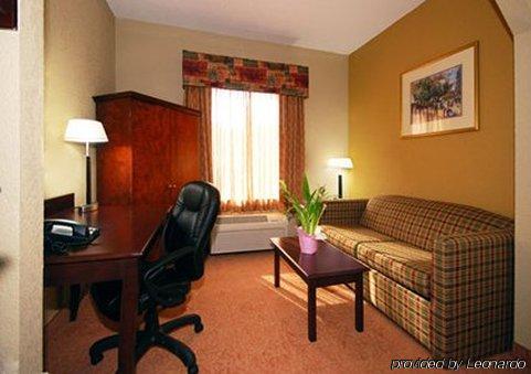 Clarion Pointe Near Stewart Hotel Hinesville