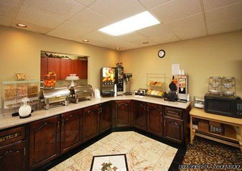 Hotel Clarion Pointe Near Stewart 2*