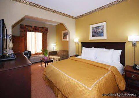 Hotel Clarion Pointe Near Stewart Hinesville