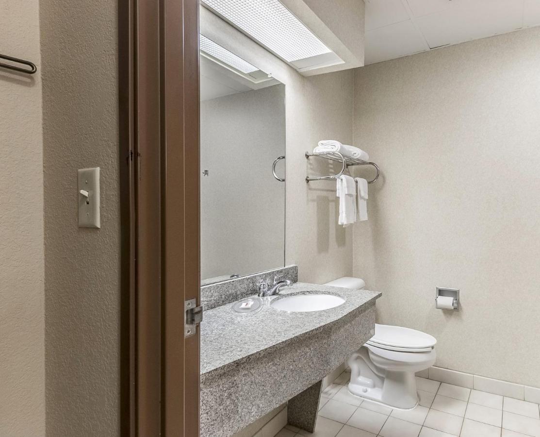 Clarion Pointe Near Stewart 2* Hinesville