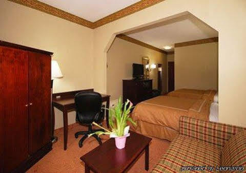 Clarion Pointe Near Stewart Hotel 2*